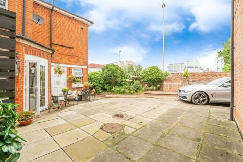 2 bedroom ground floor flat for sale