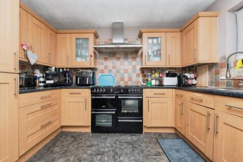 4 bedroom terraced house for sale