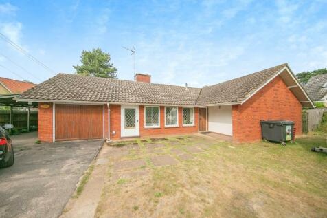 4 bedroom detached bungalow for sale