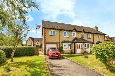 5 bedroom semi-detached house for sale