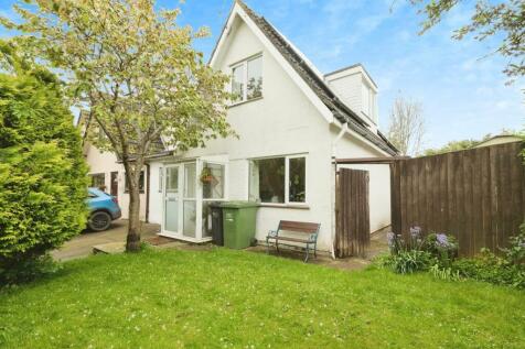 2 bedroom semi-detached house for sale