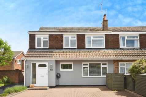 4 bedroom semi-detached house for sale