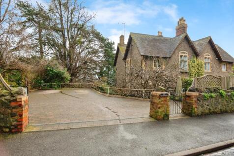 5 bedroom semi-detached house for sale