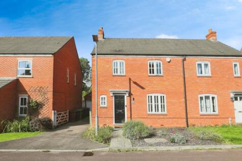3 bedroom semi-detached house for sale