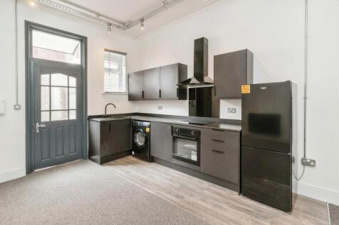 1 bedroom ground floor flat for sale