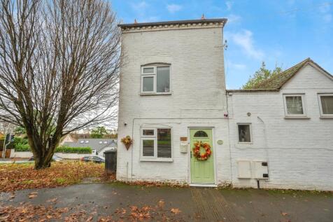 2 bedroom end of terrace house for sale