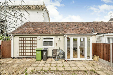 2 bedroom terraced bungalow for sale