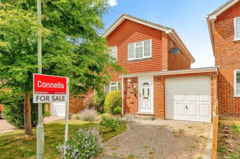 3 bedroom link detached house for sale