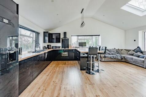 3 bedroom semi-detached bungalow for sale