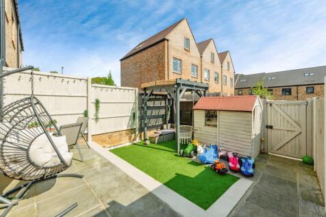 2 bedroom terraced house for sale