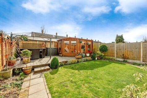 4 bedroom end of terrace house for sale