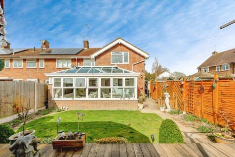4 bedroom end of terrace house for sale