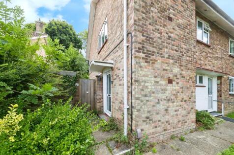 2 bedroom maisonette for sale