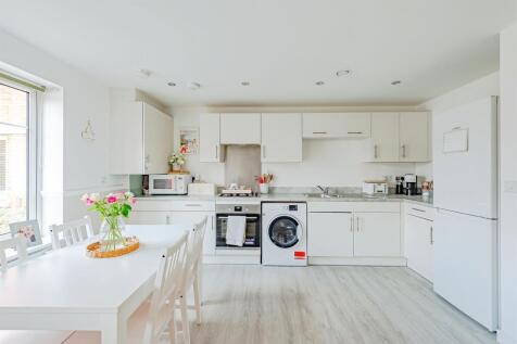 2 bedroom ground floor flat for sale