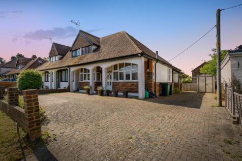 2 bedroom semi-detached bungalow for sale
