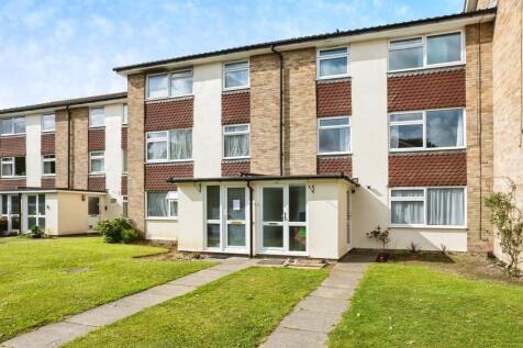 3 bedroom maisonette for sale
