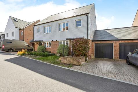 3 bedroom semi-detached house for sale