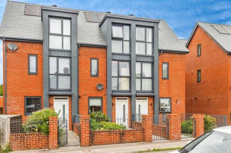 4 bedroom town house for sale
