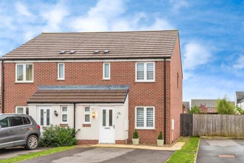 3 bedroom semi-detached house for sale