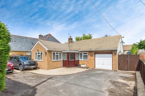 2 bedroom detached bungalow for sale