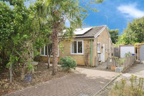 2 bedroom semi-detached bungalow for sale