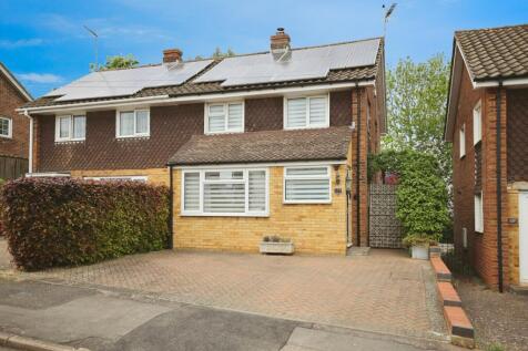 2 bedroom semi-detached house for sale