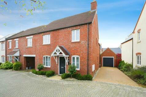 4 bedroom link detached house for sale