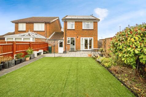 3 bedroom link detached house for sale