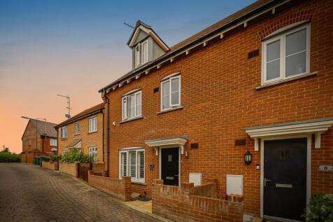 4 bedroom semi-detached house for sale
