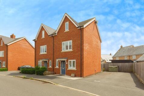 3 bedroom semi-detached house for sale