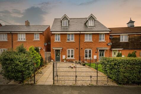 3 bedroom town house for sale