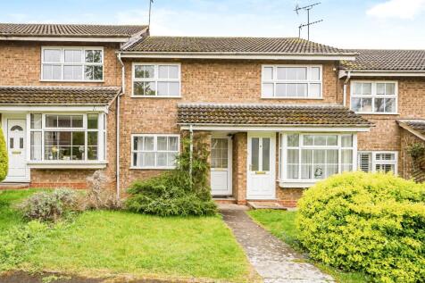 2 bedroom maisonette for sale