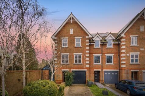 5 bedroom semi-detached house for sale