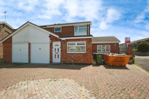 4 bedroom semi-detached house for sale