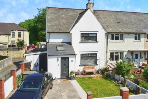 4 bedroom end of terrace house for sale
