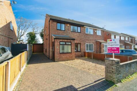 3 bedroom semi-detached house for sale