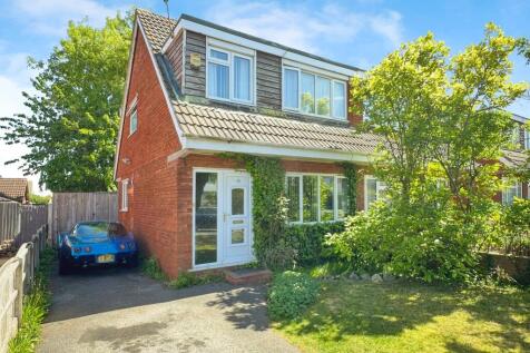 3 bedroom semi-detached house for sale