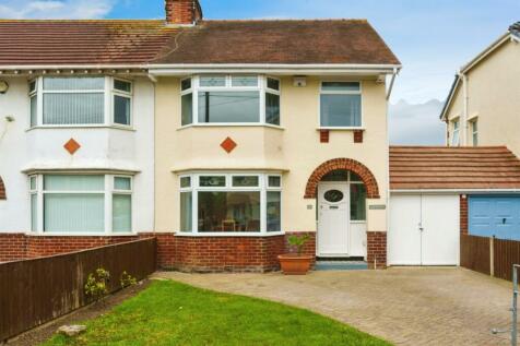 3 bedroom semi-detached house for sale