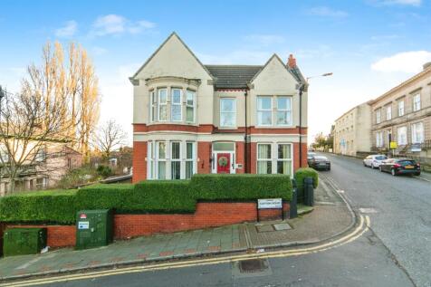 5 bedroom semi-detached house for sale