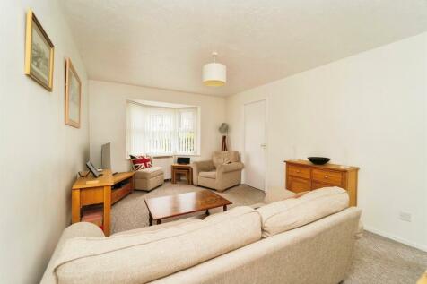 2 bedroom ground floor flat for sale