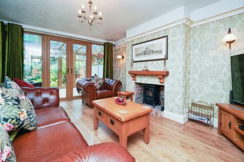 4 bedroom semi-detached house for sale