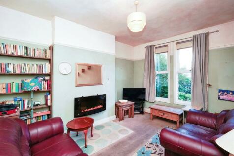 2 bedroom ground floor flat for sale