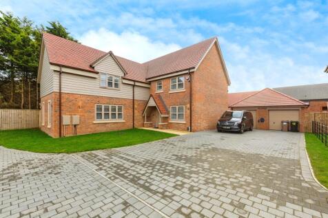 6 bedroom detached house for sale