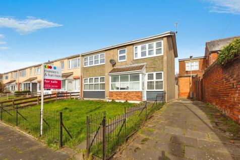 4 bedroom end of terrace house for sale