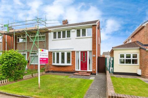 3 bedroom semi-detached house for sale