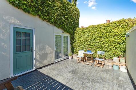 1 bedroom cottage for sale