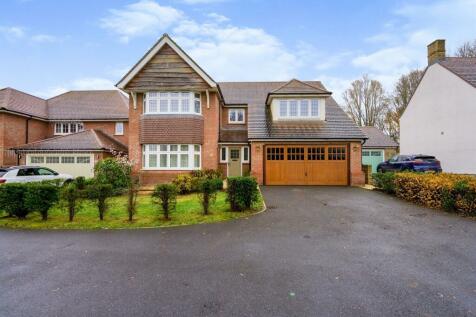 5 bedroom detached house for sale