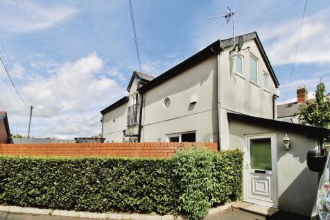 2 bedroom detached house for sale