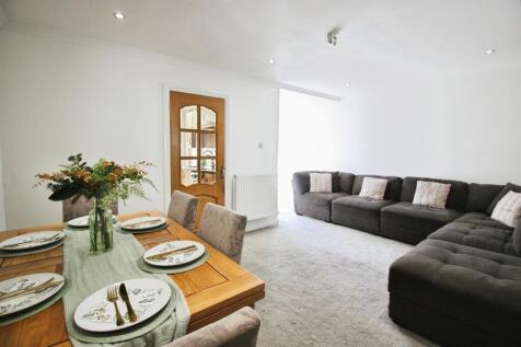 4 bedroom terraced house for sale