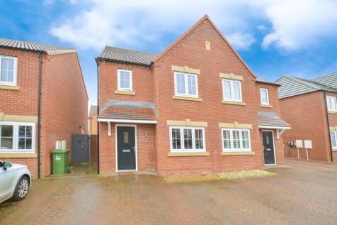 3 bedroom semi-detached house for sale